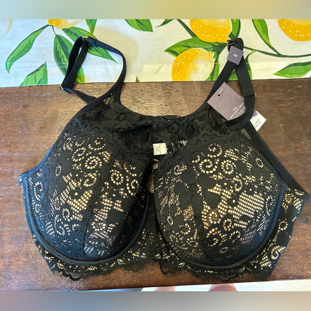 Sexy cacique black lace bra size 42d NWT